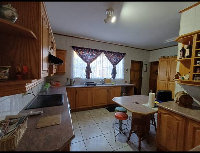 4 BEDROOM HOUSE FOR SALE IN VANDERBIJLPARK SE 3